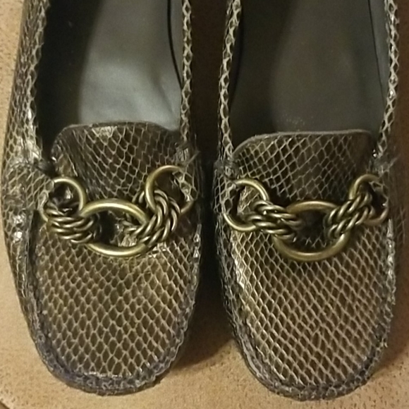 IF THE SHOE FITS, WEAR IT❣️Snake skin style Stuart Weitzman shoes - Picture 2 of 9